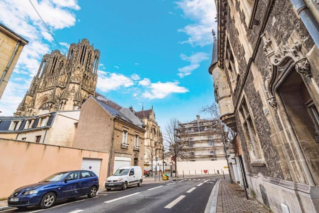 Family Avec Vue Sur La Cathedrale De Reims Apartment Exterior photo